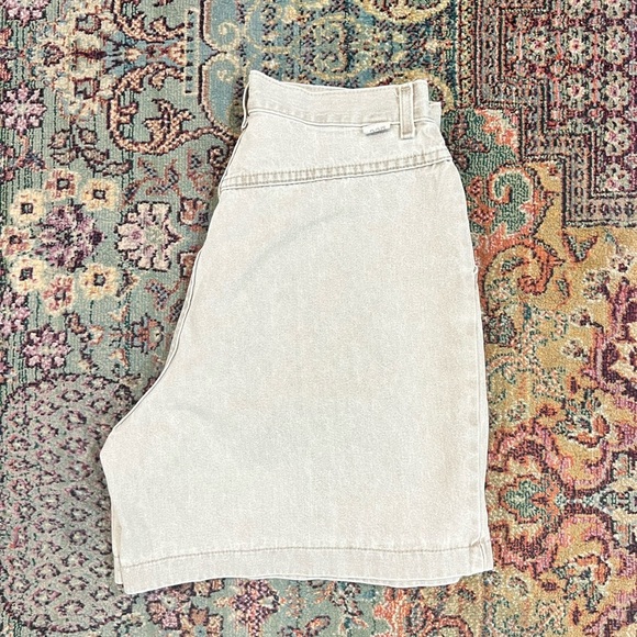 VENDOR ITEM : FINAL PRICE Vintage Tan High Waisted Mom Shorts - Picture 1 of 6